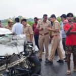 up:-100-की-रफ्तार…न-एयरबैग-न-सीट-बेल्ट;-औरैया-बुंदेलखंड-एक्सप्रेसवे-पर-डंपर-में-घुसी-बेकाबू-कार,-चार-की-मौत