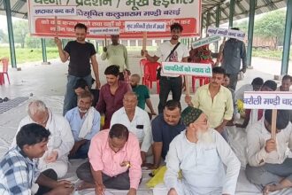 कलुआराम-मंडी-विवाद:-व्यापारियों-ने-खून-से-लिखी-चिट्ठी,-राज्यपाल-से-लगाई-ये-गुहार;-11वें-दिन-भी-धरना-रहा-जारी