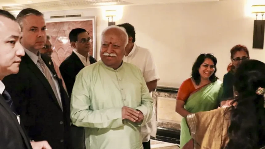 न्यूयॉर्क के मैडिसन स्क्वायर गार्डन में मोहन भागवत के Universal Oneness Celebration कार्यक्रम की तैयारी