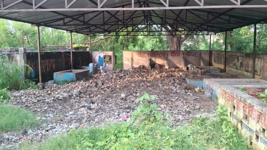 हाथरस में करोड़ों रुपये से बने कचरा निस्तारण केंद्र की बदहाल स्थिति