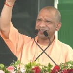 देवरिया में विकास परियोजनाओं के कार्यक्रम को संबोधित करते मुख्यमंत्री योगी आदित्यनाथ