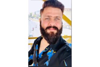 हाथरस में ट्रक-कार की भीषण भिड़ंत, HDFC बैंक कर्मचारी की मौत; रात में आगरा से गांव लौट रहा था युवक