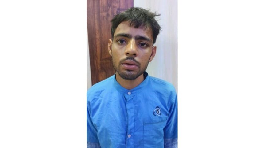 अलीगढ़: कैफियत एक्सप्रेस में सो रही 9 साल की बच्ची से छेड़छाड़ का आरोप, यात्रियों ने वेंडर को दबोचा