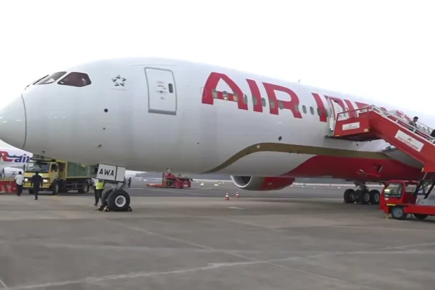 Air India Phuket-Delhi Flight: 300 फीट नीचे आई फ्लाइट के पायलट की नौकरी गई, टेस्ट में मिला Psychoactive Substance