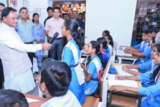 ओडिशा में 3 साल में 45 हजार शिक्षकों की भर्ती का ऐलान, CM माझी ने छात्रों से कहा- सोशल मीडिया से रहें दूर
