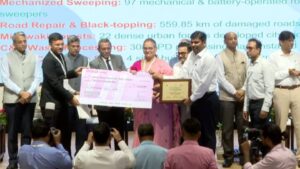 लखनऊ देश में स्वच्छ वायु सर्वेक्षण में नंबर-1, महापौर सुषमा खर्कवाल ने दिल्ली में ग्रहण किया पुरस्कार