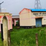 आगरा में 1.60 करोड़ की गोशाला में गायें नहीं, दो फीट घास; दो साल से बंद पड़ा दरवाजा