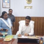 यूपी में VLTD की कीमत और मैपिंग से ट्रांसपोर्टर परेशान, आगरा DM ने शासन को लिखा पत्र