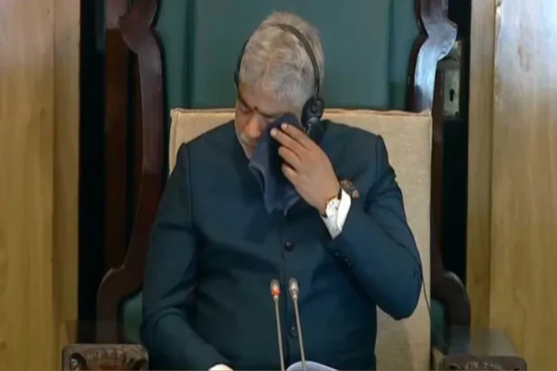 तेलंगाना विधानसभा में रो पड़े स्पीकर गड्डम प्रसाद, CM रेवंत ने बताया ‘काला दिन’; BRS के दो MLC गिरफ्तार