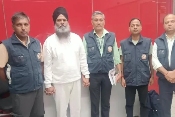 सिंगापुर स्कैम मामला: 2013 से फरार आरोपी हरनेक सिंह को CBI ने अमेरिका से वापस लाकर दिल्ली एयरपोर्ट पर दबोचा