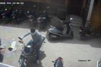 आगरा: एक ही दुकान में लगातार दो दिन चोरी, सीसीटीवी में कैद हुई पूरी वारदात
