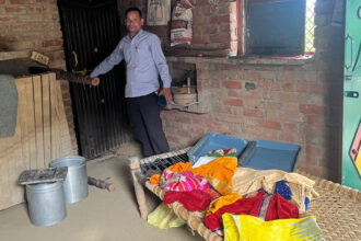 औरैया: सूने मकान का ताला तोड़ चोरों ने उड़ाया एक क्विंटल सरसों, पास के खेत में मिला टूटा बक्सा
