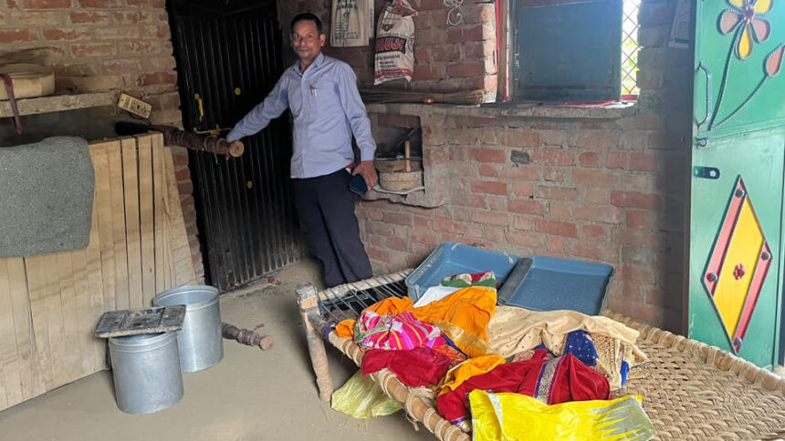 औरैया: सूने मकान का ताला तोड़ चोरों ने उड़ाया एक क्विंटल सरसों, पास के खेत में मिला टूटा बक्सा