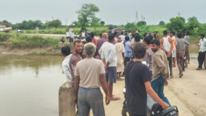 जालौन: भैंस चराते वक्त नून नदी में बही वृद्धा, 16 घंटे बाद पुल में फंसा मिला शव