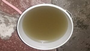 आगरा: नलों से आ रहा काला और बदबूदार पानी, यमुनापार से लोहामंडी तक कई इलाकों में गंदे जल की सप्लाई