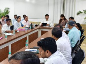 खराब रैंकिंग पर डीएम मनीष बंसल की फटकार: बी-सी श्रेणी वाले विभागों पर होगी कार्रवाई, सुधार के दिए निर्देश