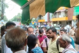 यूपी:-कानपुर-में-बीएसएफ-कांस्टेबल-परीक्षा-का-पेपर-लीक,-केंद्र-पर-छात्रों-का-जोरदार-हंगामा,-मौके-पर-पुलिस-मौजूद