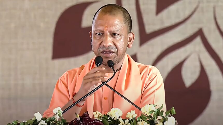 जन्माष्टमी पर मथुरा में गरजे CM योगी, बोले- ‘आस्था को चोट पहुंचाने वालों की कंस जैसी दुर्गति तय’