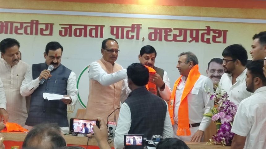 Chhindwara District Panchayat Vice President Amit Saxena joins BJP