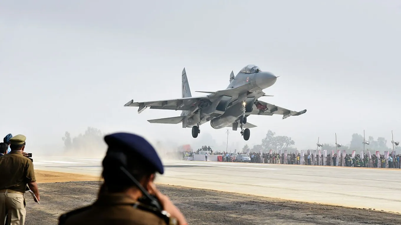 Fighter planes will land on Agra Expressway, traffic diversion will remain till April 11