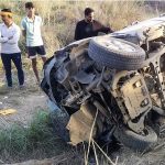 Ballia: Out-of-control Safari collides with a tree and overturns on the roadside