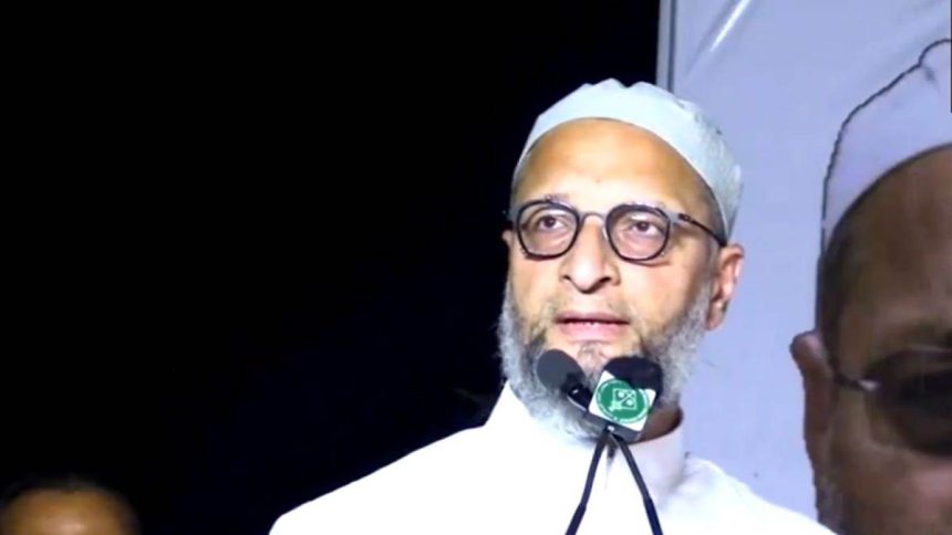 AIMIM chief Asaduddin Owaisi said this from the stage
