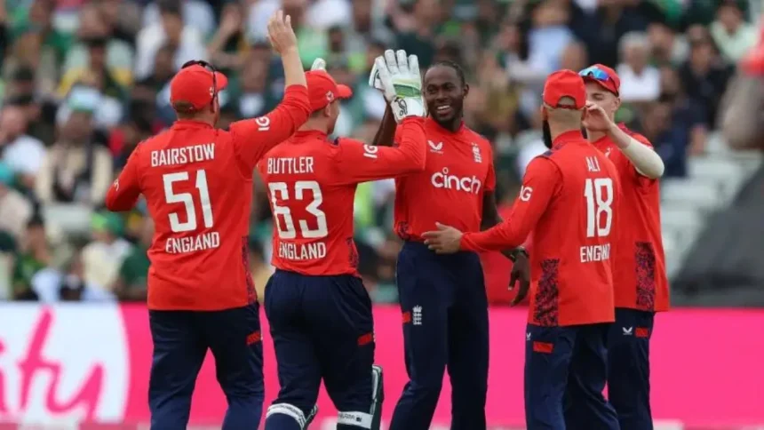 England defeated Pakistan by 7 wickets in the last T20 in OVAL