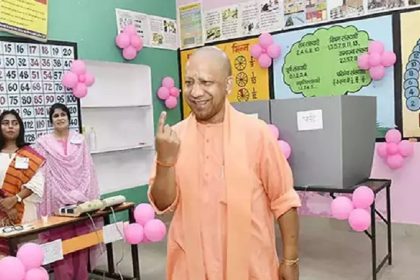 CM Yogi cast his vote in Gorakhpur