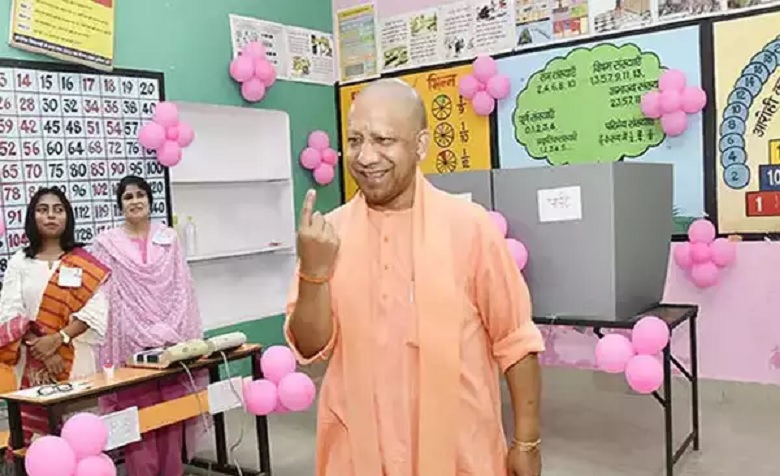 CM Yogi cast his vote in Gorakhpur