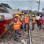 18 coaches of Mumbai-Howrah Mail derailed in Jharkhand