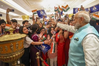 PM Modi met Indians in Moscow today