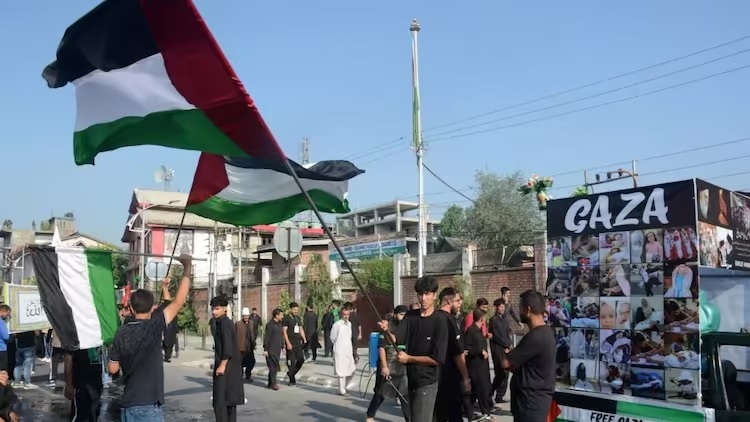 Palestine flag waved in Muharram procession in Srinagar