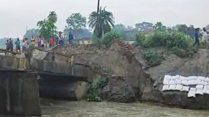 Three bridges collapsed in one day in Siwan