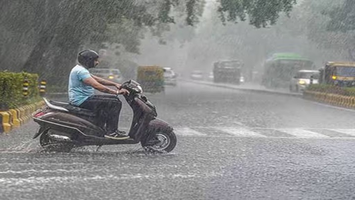 Heavy rain in Delhi-NCR since morning