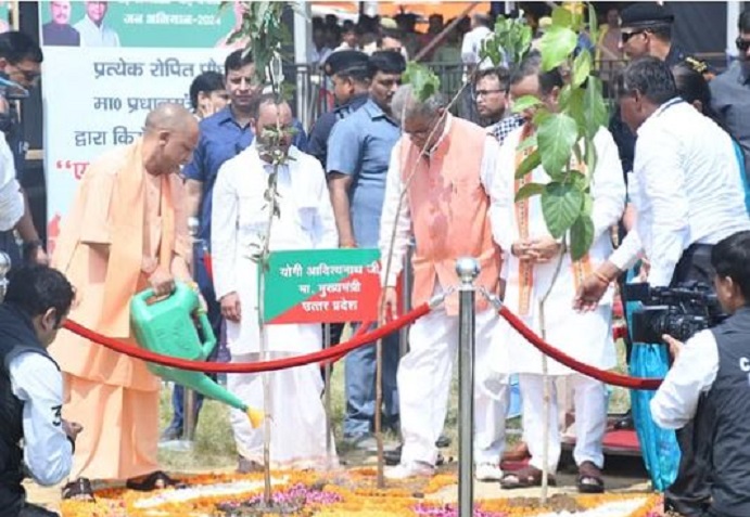 CM Yogi started plantation public campaign