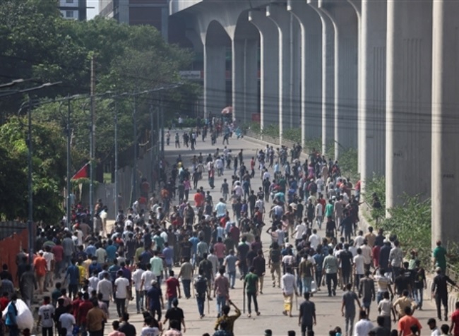 Bangladesh Protesters surrounded the Supreme Court