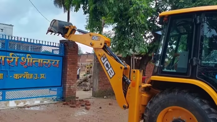 Bulldozer action taken against a close aide of the rape accused in Kannauj