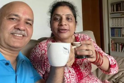 Manish Sisodia posted a picture with his wife