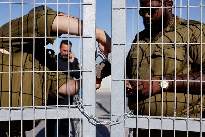 Palestinian prisoners are being sexually abused in Israeli jail