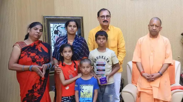 CM Yogi met Mohit Pandey's family