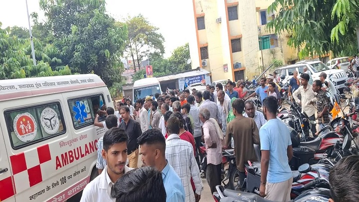 Massive explosion in a firecracker factory in gonda UP