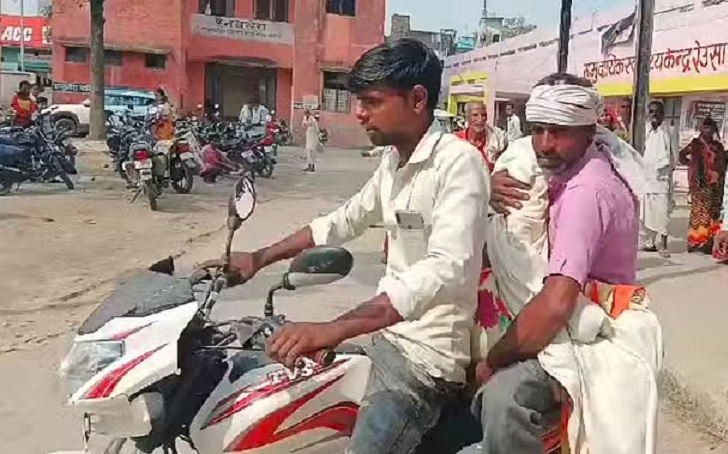 The son took his mother's dead body on a bike