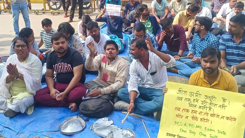 the students' protest continues for the fifth day in Prayagraj