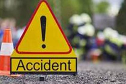 hathras-road-accident:-तेज-रफ्तार-कार-ने-बाइक-को-रौंदा,-युवक-की-मौत,-दूसरा-घायल