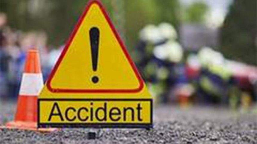 hathras-road-accident:-तेज-रफ्तार-कार-ने-बाइक-को-रौंदा,-युवक-की-मौत,-दूसरा-घायल