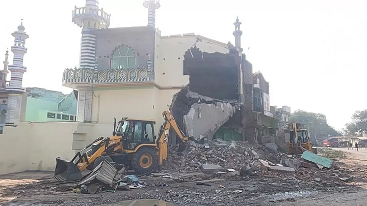 Bulldozer ran on Noori Jama Masjid in UP