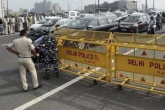 Farmers vacated the road in Noida