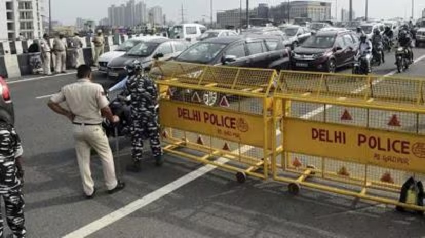 Farmers vacated the road in Noida