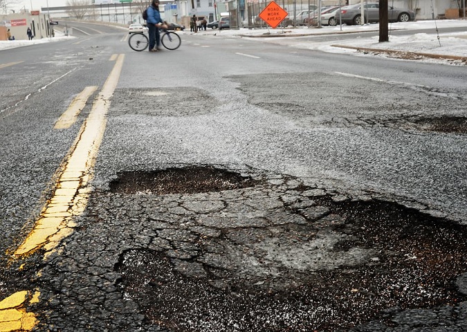 Many more engineers will be punished for poor road construction in UP