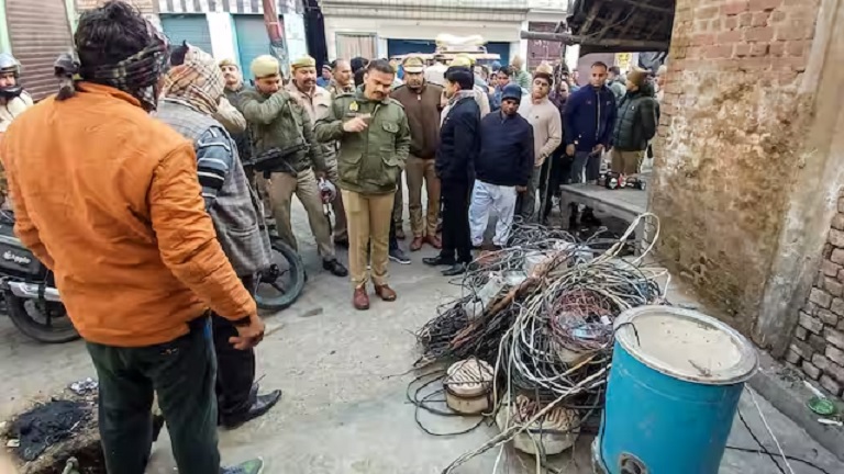 Mosque and madrasa of Sambhal committed electricity theft worth Rs. 1.3 crore